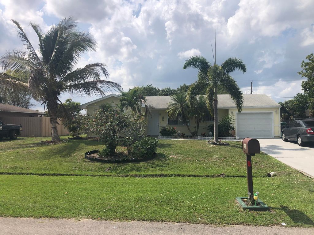 Photo of 1642 SE Ridgewood Street St, Port St Lucie, FL 34952 (MLS # R10783430)