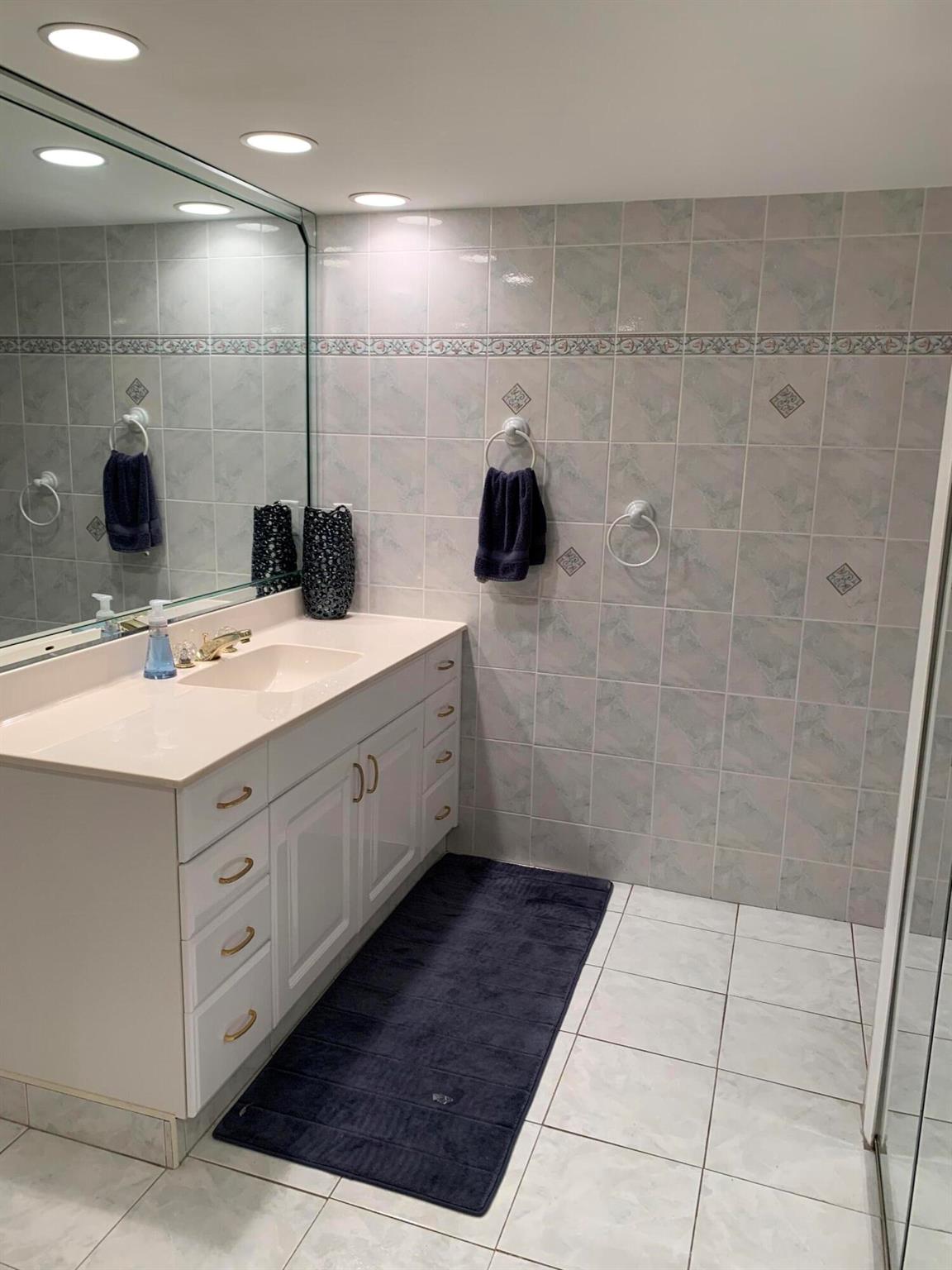 ISLAND VILLAGE PHASE I - Residential Lease