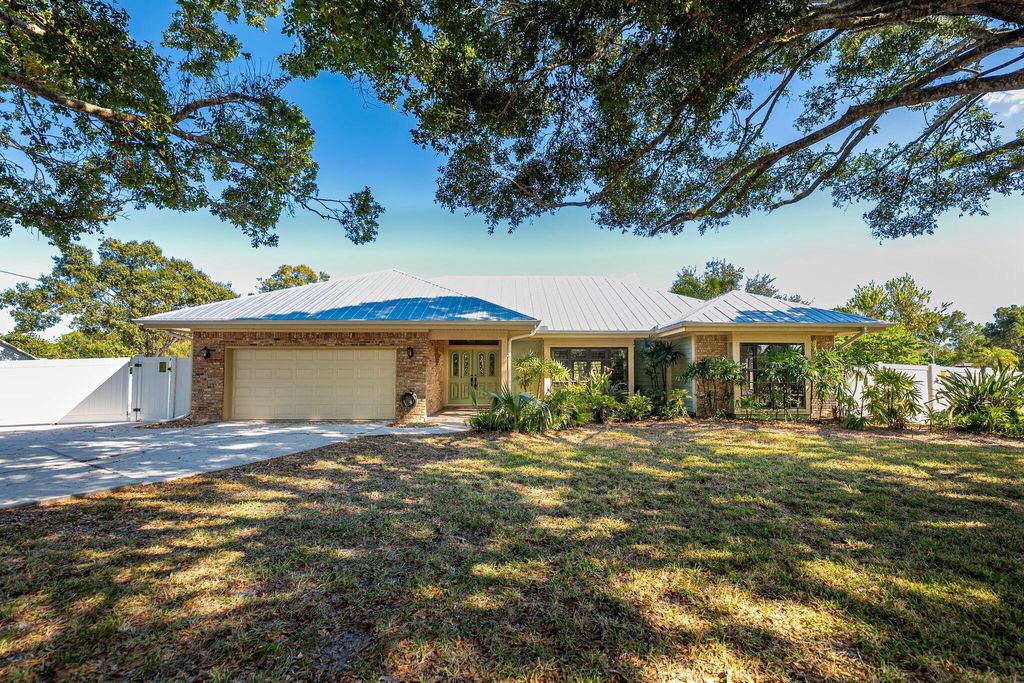 Photo of 6106 Silver Oak Drive, Fort Pierce, FL 34982 (MLS # R11142947)