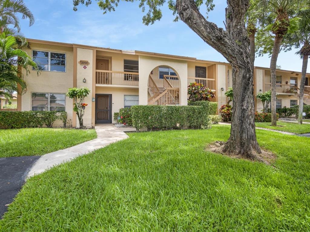 Photo of 5890 Sugar Palm Court #E, Delray Beach, FL 33484 (MLS # R10730703)