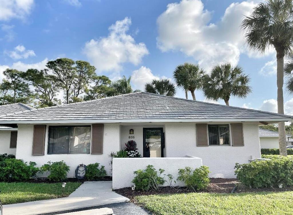 Photo of 835 Club Drive, Palm Beach Gardens, FL 33418 (MLS # R10791450)