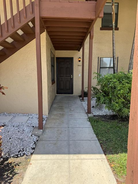 1403 Lakeview Drive E Royal Palm Beach FL 33411