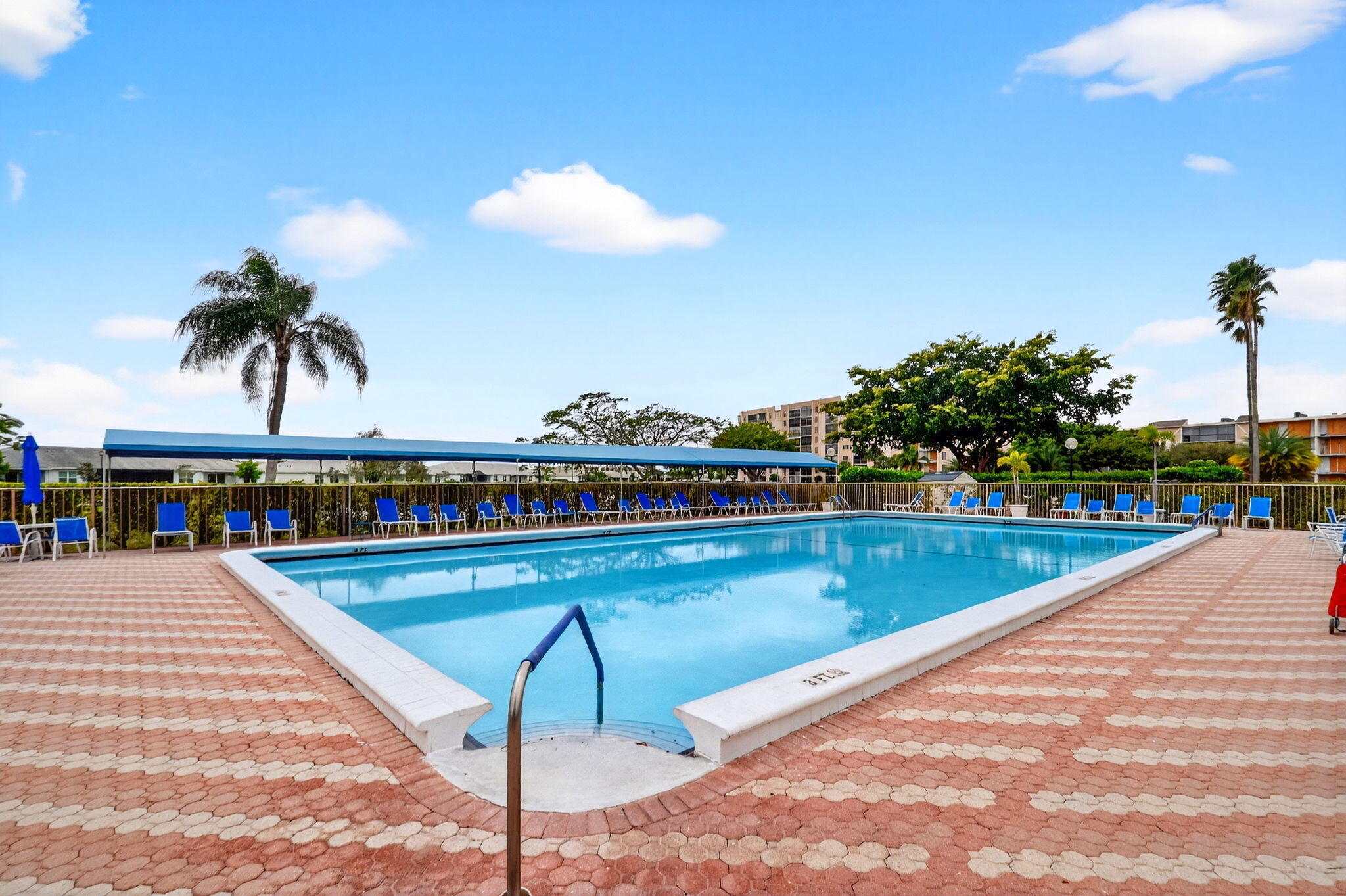 HUNTINGTON LAKES SEC TWO CONDOS - Residential