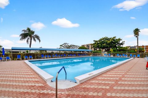 Tiny photo for 6866 Huntington Lane #707, Delray Beach, FL 33446 (MLS # B26021559)