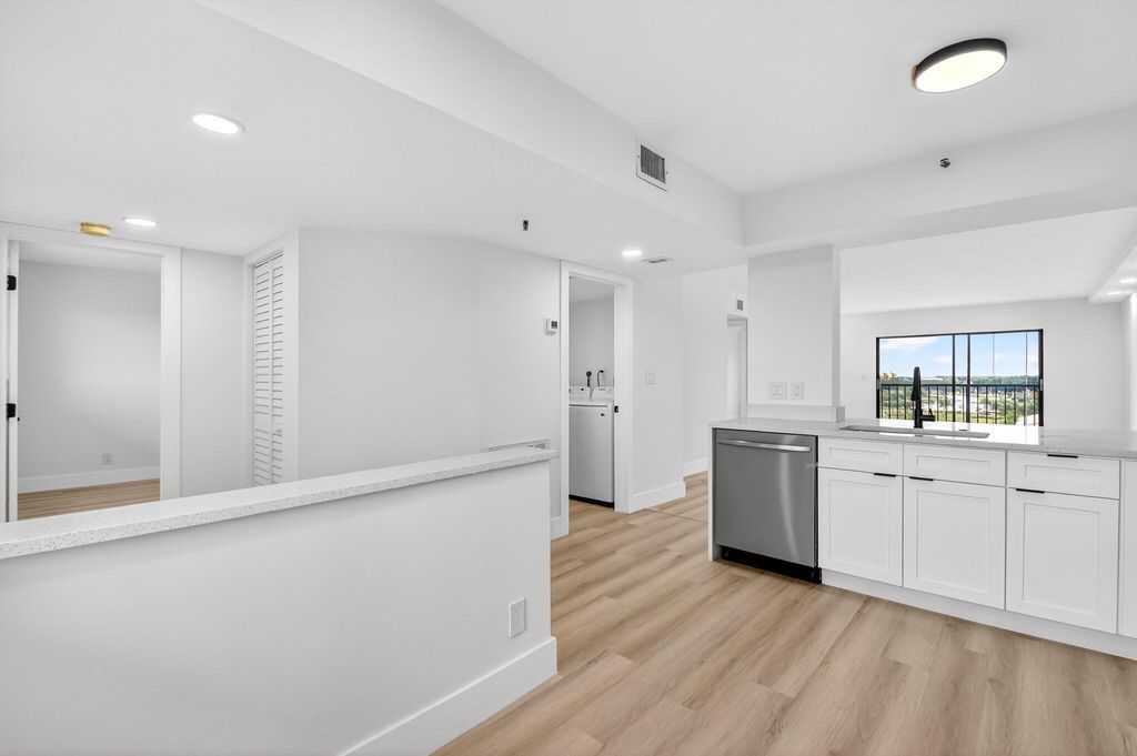 Photo of 6866 Huntington Lane #707, Delray Beach, FL 33446 (MLS # B26021559)