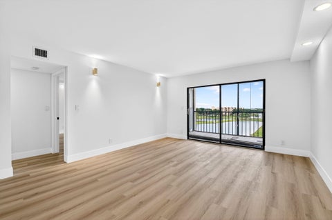 Tiny photo for 6866 Huntington Lane #707, Delray Beach, FL 33446 (MLS # B26021559)