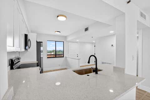 Tiny photo for 6866 Huntington Lane #707, Delray Beach, FL 33446 (MLS # B26021559)
