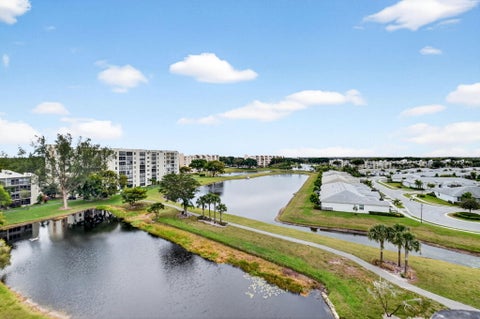 Tiny photo for 6866 Huntington Lane #707, Delray Beach, FL 33446 (MLS # B26021559)