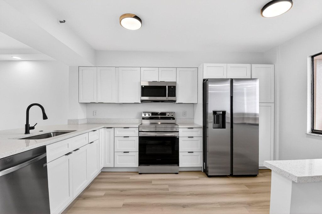 Photo of 6866 Huntington Lane #707, Delray Beach, FL 33446 (MLS # B26021559)