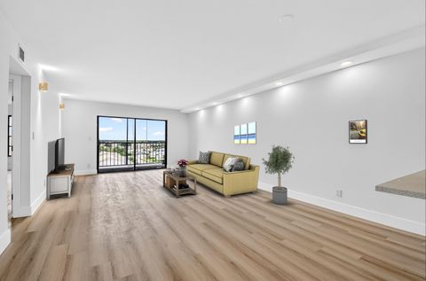 Tiny photo for 6866 Huntington Lane #707, Delray Beach, FL 33446 (MLS # B26021559)