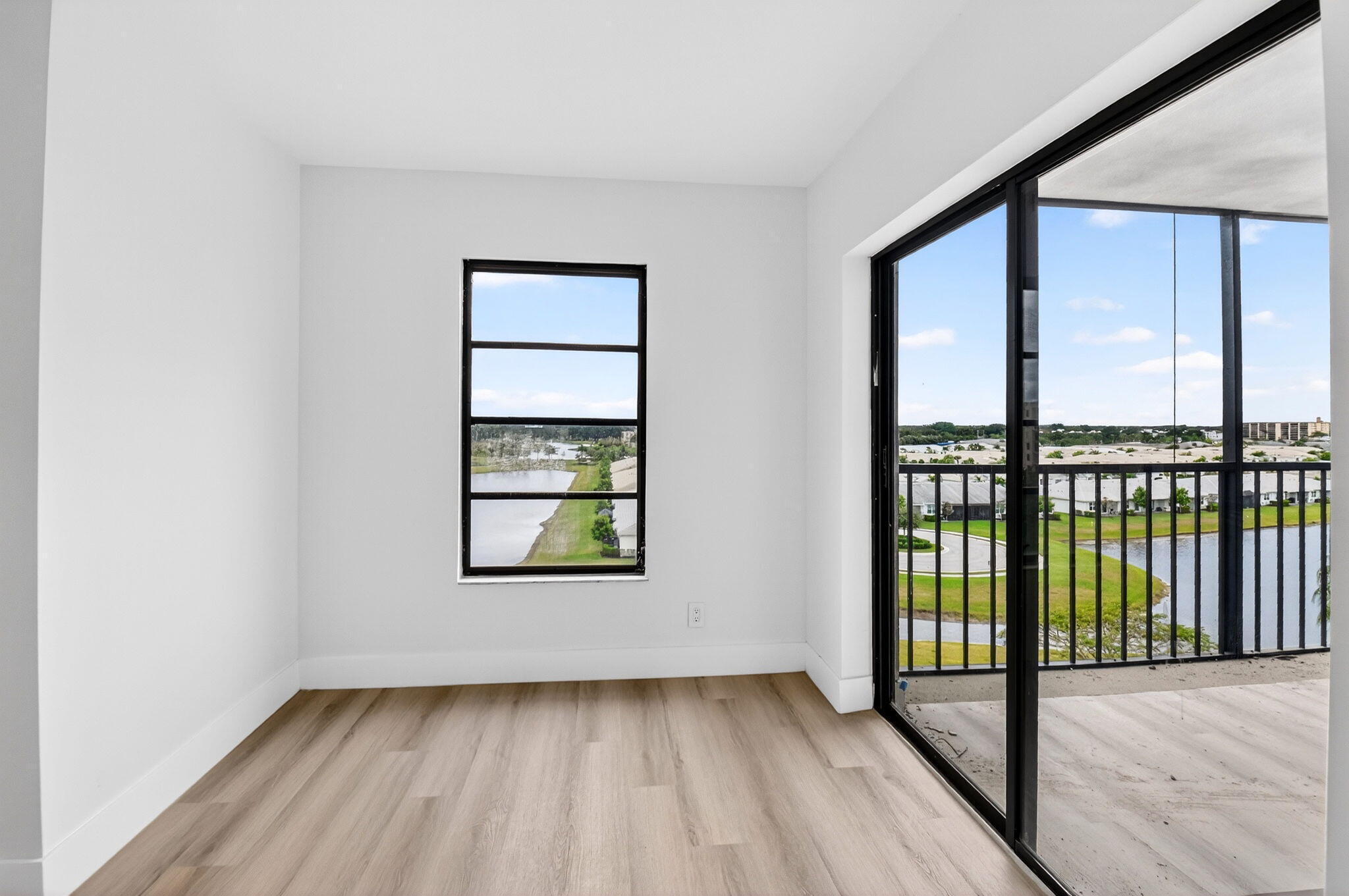 HUNTINGTON LAKES SEC TWO CONDOS - Residential