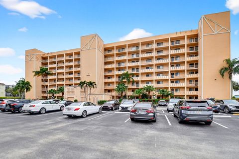 Tiny photo for 6866 Huntington Lane #707, Delray Beach, FL 33446 (MLS # B26021559)