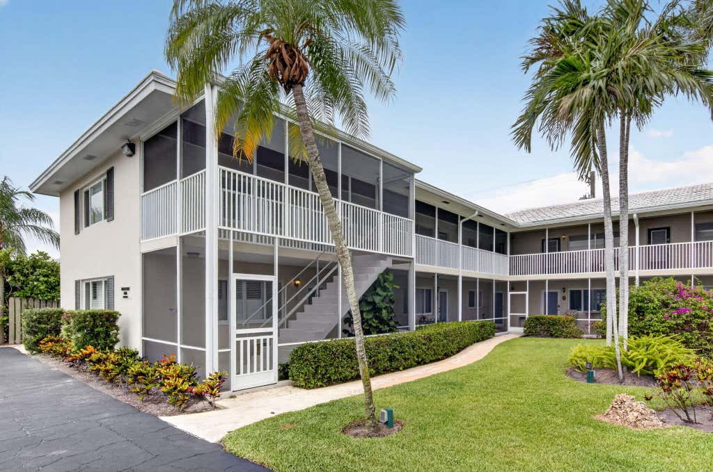 Photo of 426 NE 7th Avenue #2B, Delray Beach, FL 33483 (MLS # B26058510)