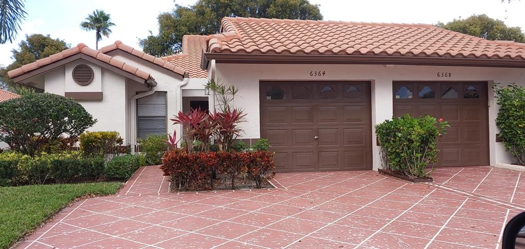 Photo of 6364 Kings Gate Circle, Delray Beach, FL 33484 (MLS # R10793911)