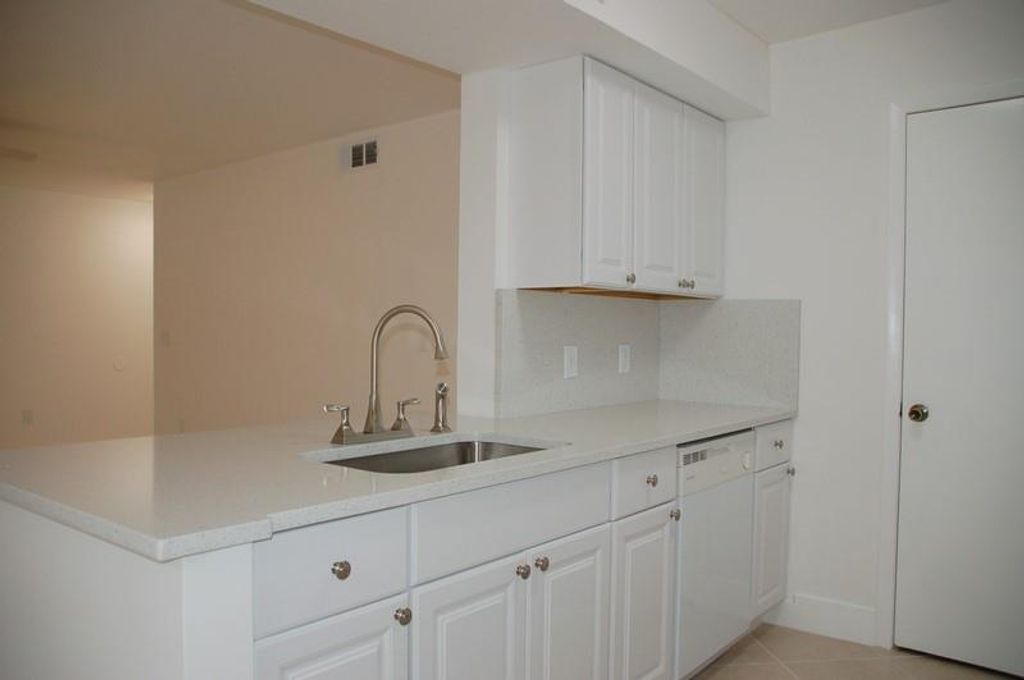 Photo of 815 W Boynton Beach Boulevard #10-102, Boynton Beach, FL 33426 (MLS # F10448284)