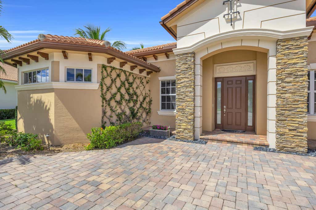 Photo of 324 Rudder Cay Way, Jupiter, FL 33458 (MLS # R11127339)