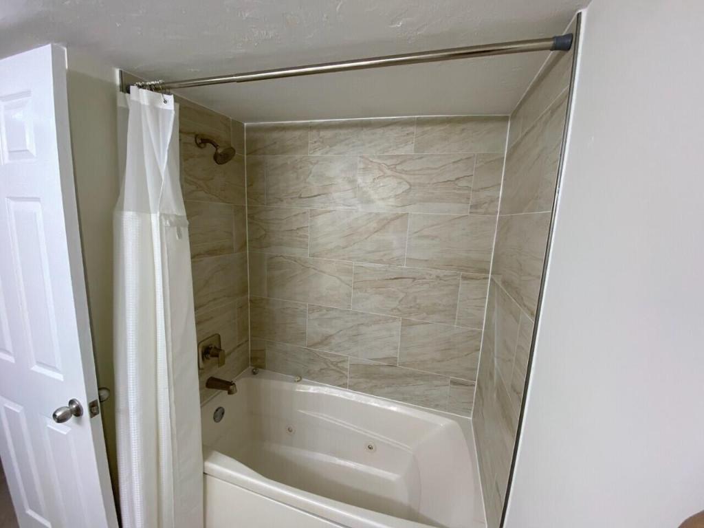 PALM BEACH TRACE CONDO - Residential Lease