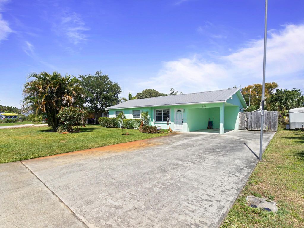 Photo of 19121 SE Barus Drive, Jupiter, FL 33469 (MLS # R10977803)
