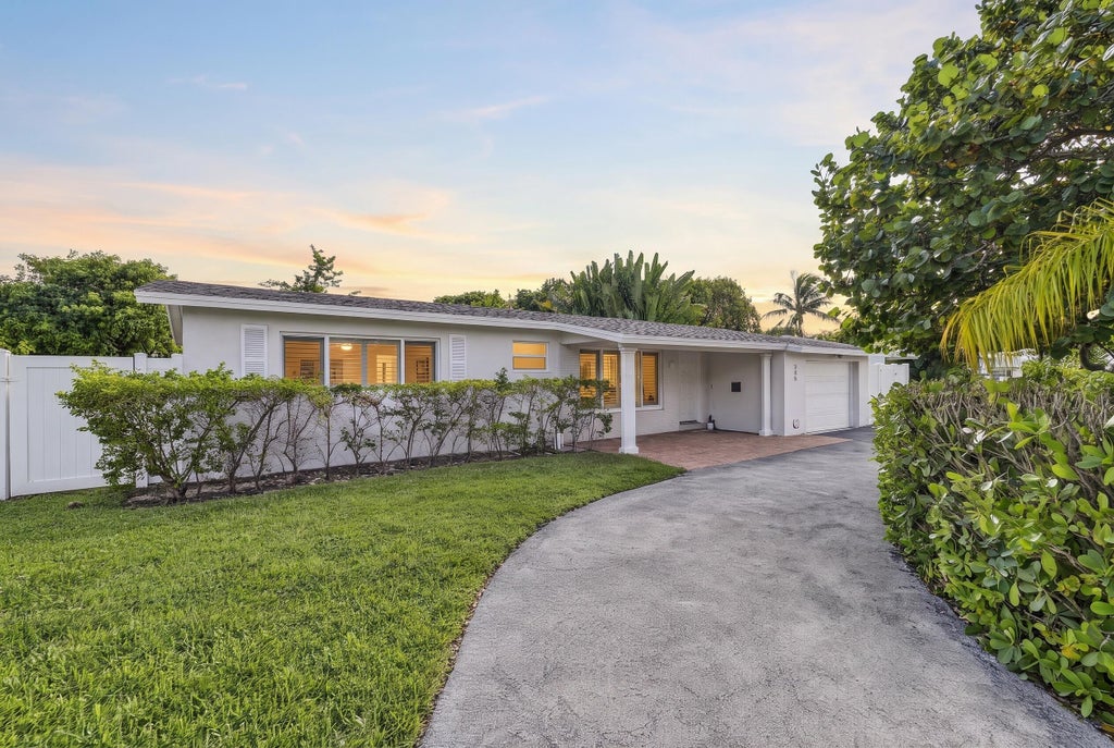 Photo of 300 SE 11TH Court, Deerfield Beach, FL 33441 (MLS # B26086924)