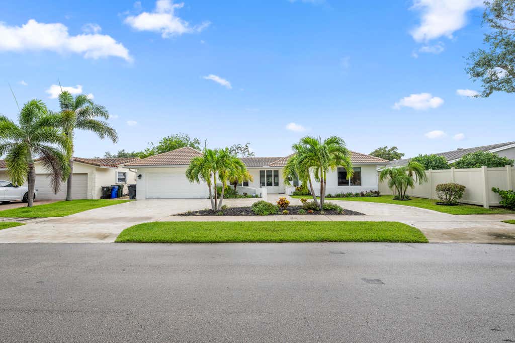 Photo of 6351 NE 22nd Avenue, Fort Lauderdale, FL 33308 (MLS # B26062480)