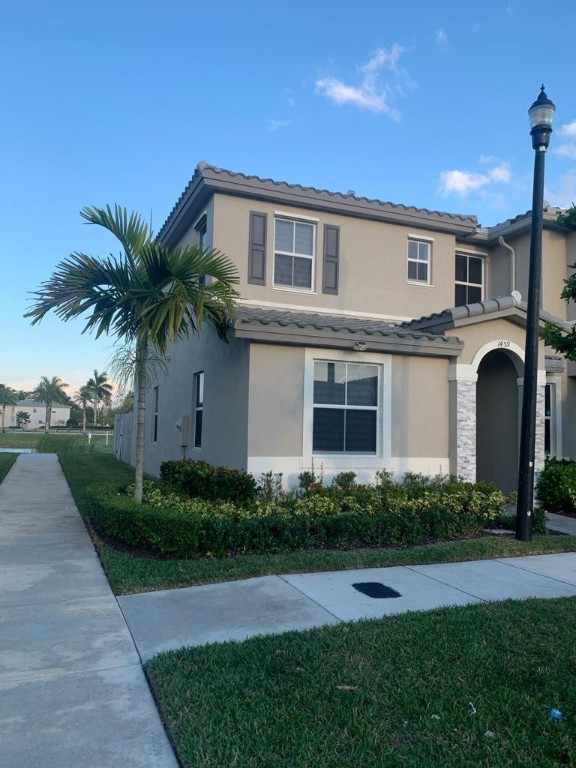 RIVIERA - Residential Lease