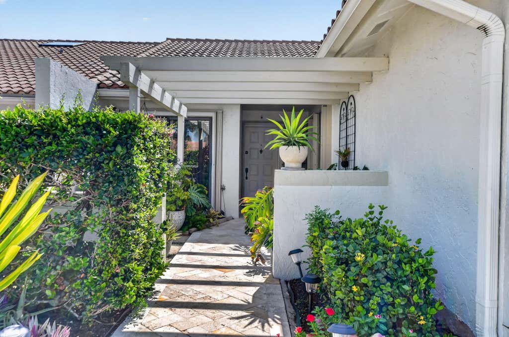 Photo of 21616 Guadalajara Avenue, Boca Raton, FL 33433 (MLS # B26066371)