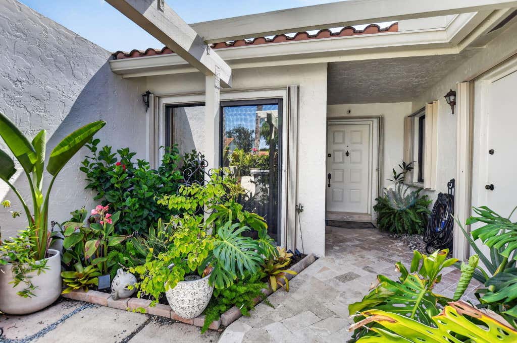 Photo of 21616 Guadalajara Avenue, Boca Raton, FL 33433 (MLS # B26066371)