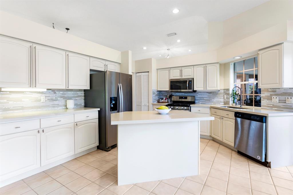 PGA RESORT COMMUNITY OF EAGLETON ESTATES - Residential