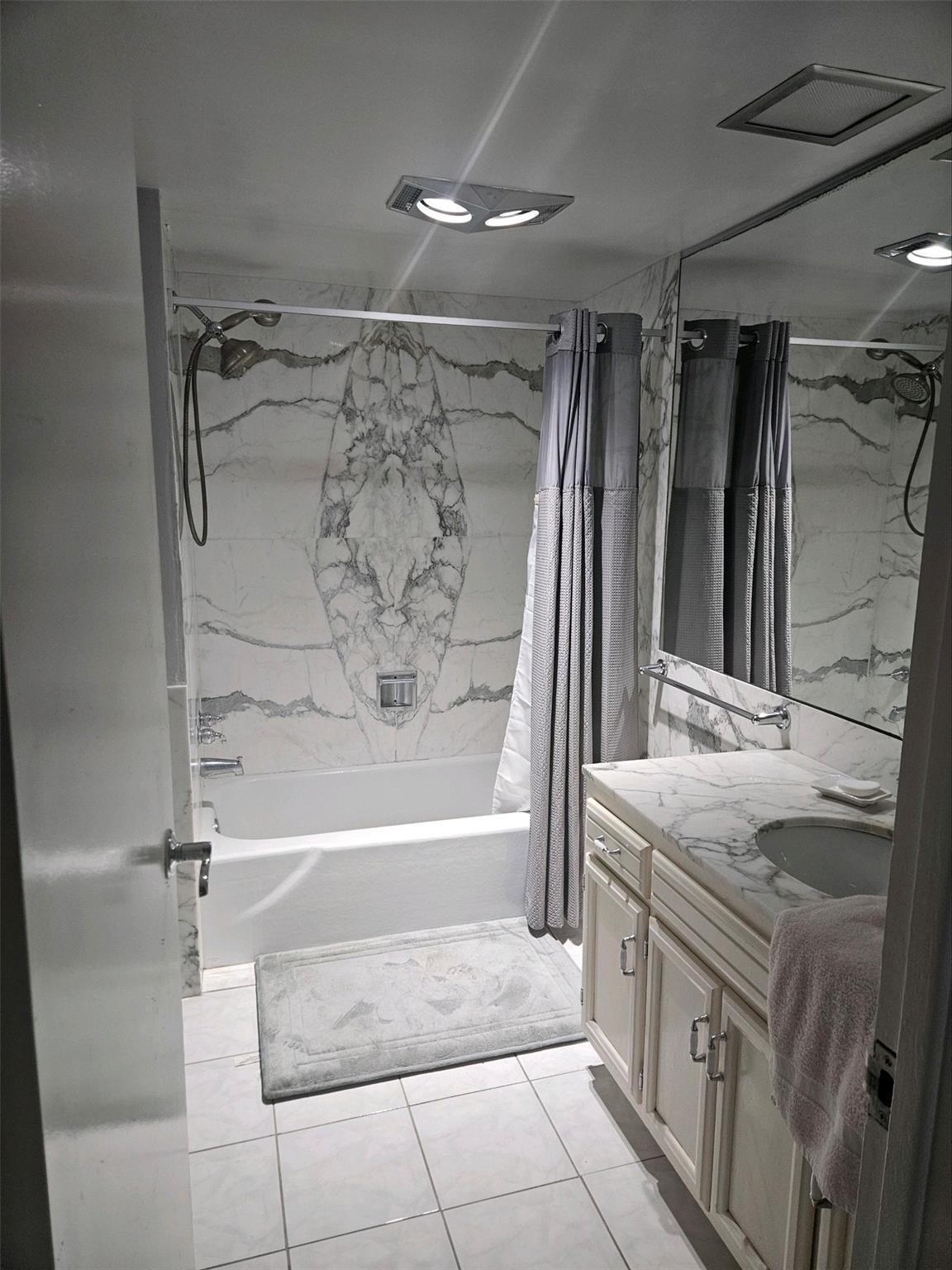 Regency Tower Condo - Residential Lease