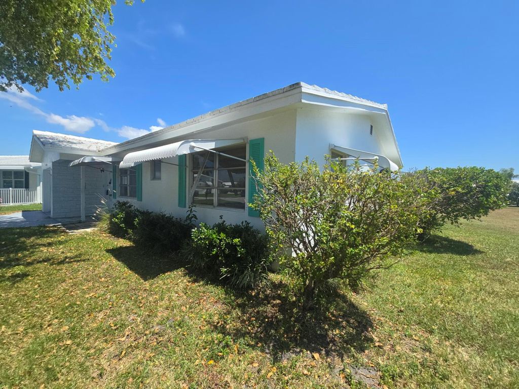 Photo of 1003 SW 7th Avenue, Boynton Beach, FL 33426 (MLS # R11096816)