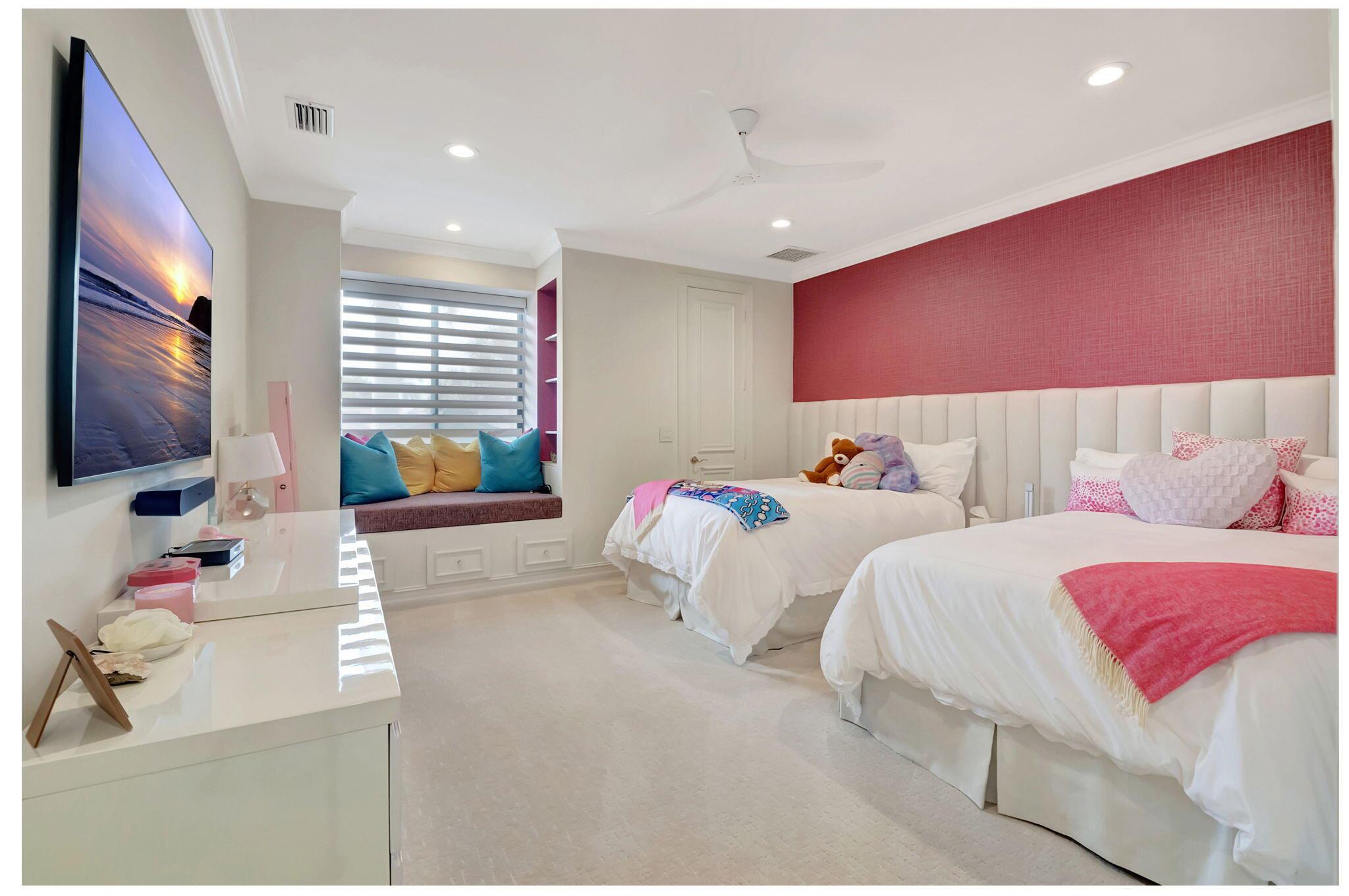 LANDINGS AT WOODFIELD COU - Residential