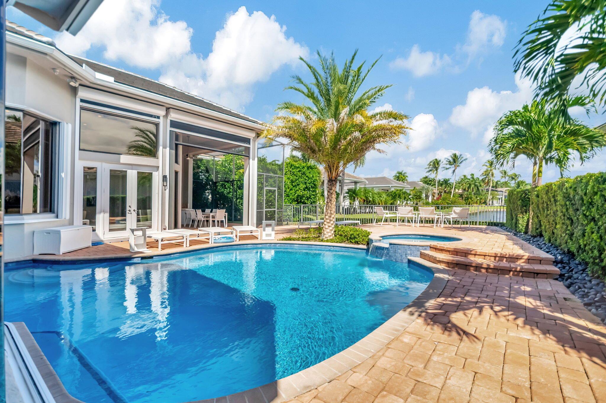 LANDINGS AT WOODFIELD COU - Residential