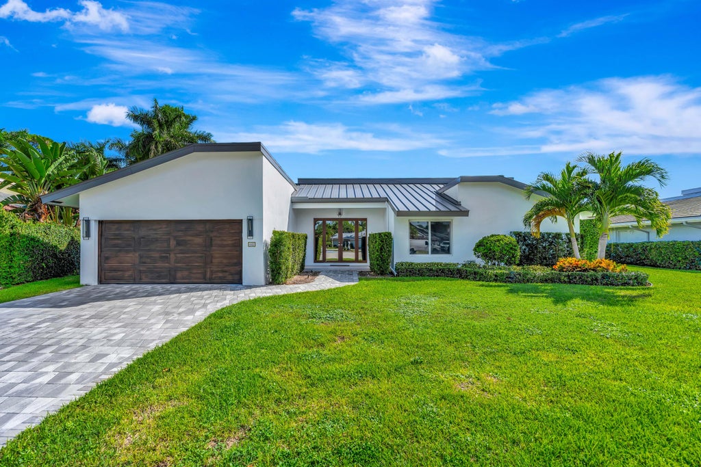 Photo of 643 Lakewoode Circle E, Delray Beach, FL 33445 (MLS # B26093358)