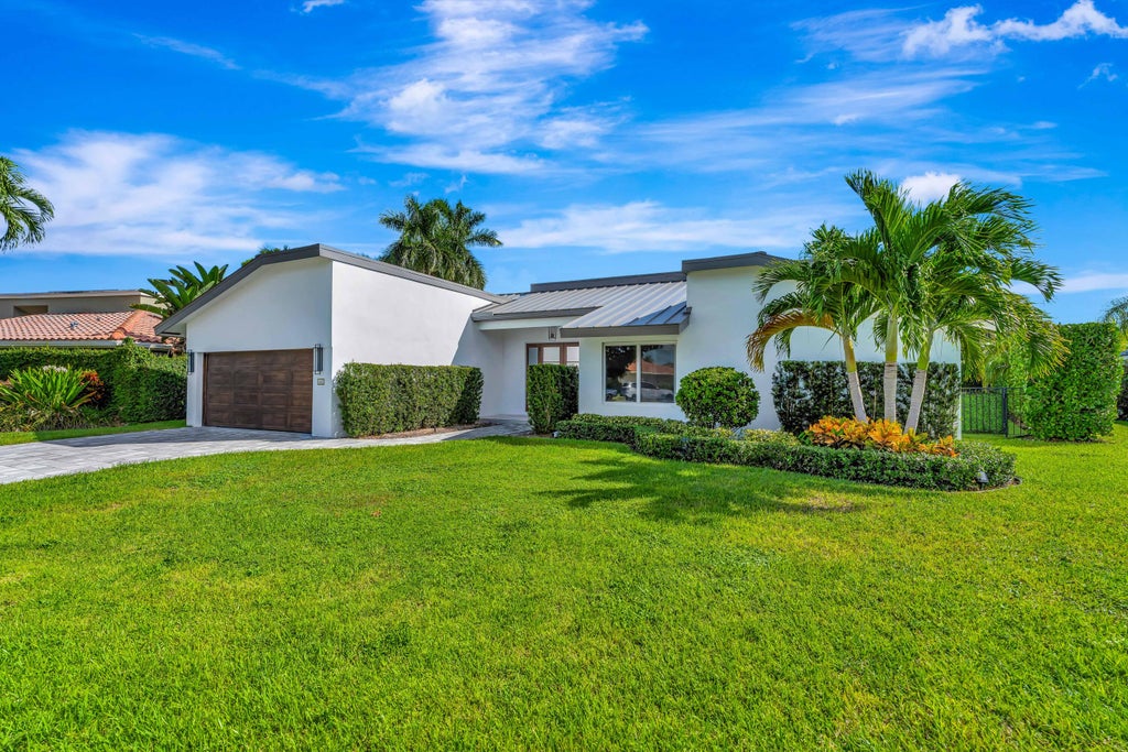 Photo of 643 Lakewoode Circle E, Delray Beach, FL 33445 (MLS # B26093358)