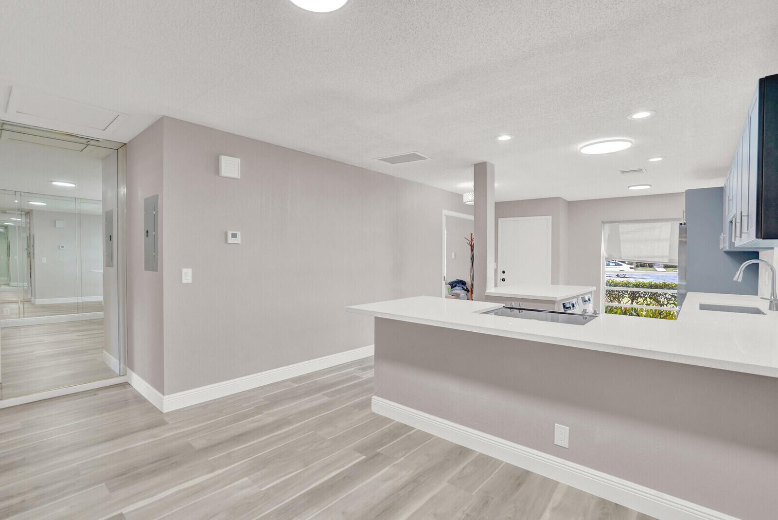 PALM GREENS I - Residential