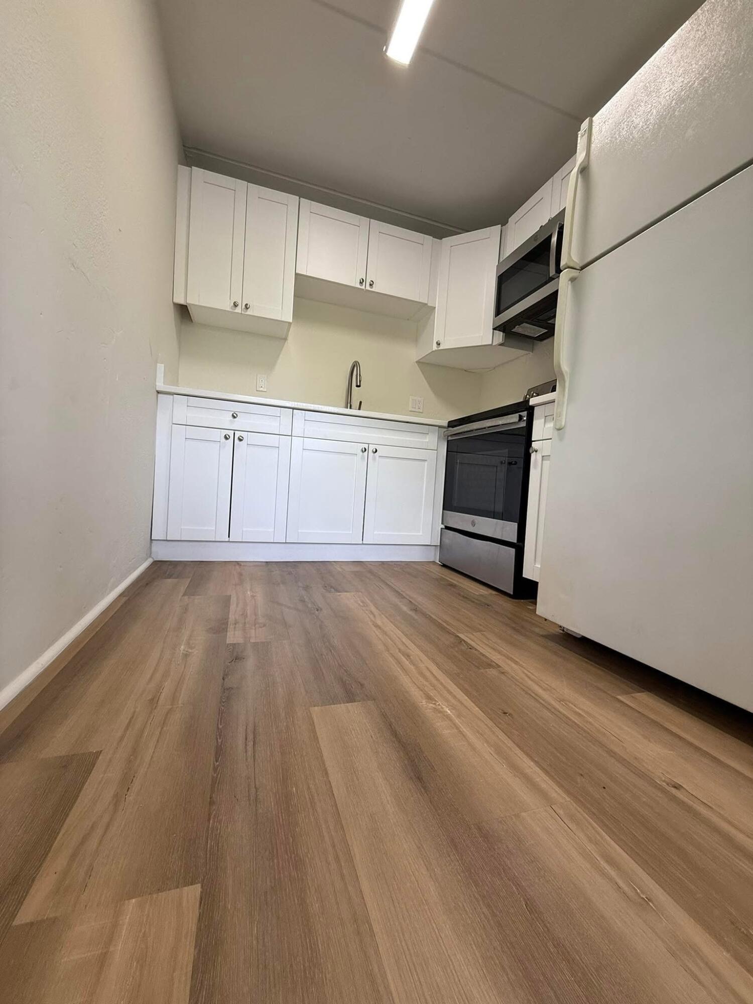 2000 Springdale Boulevard 204