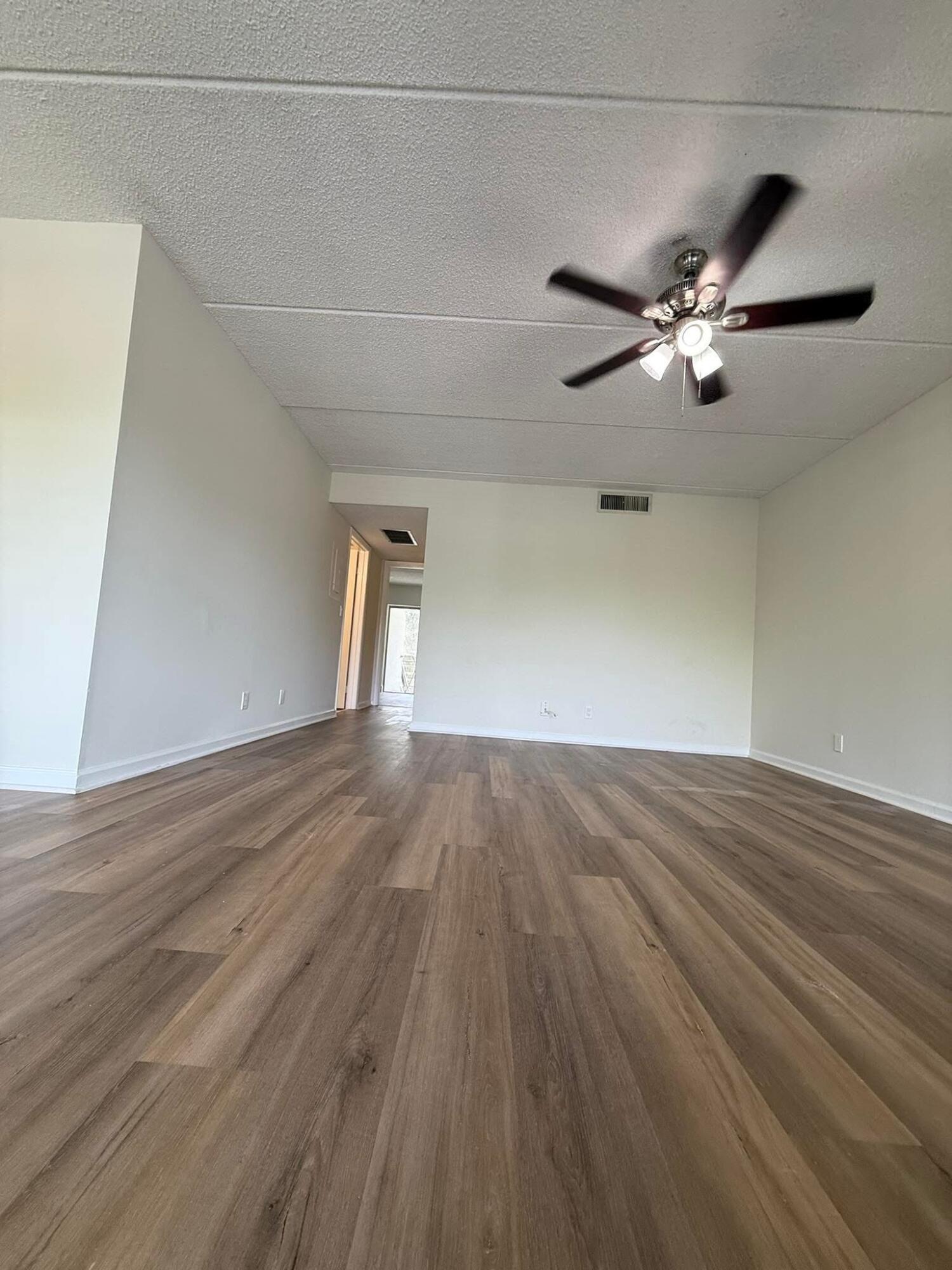 2000 Springdale Boulevard 204