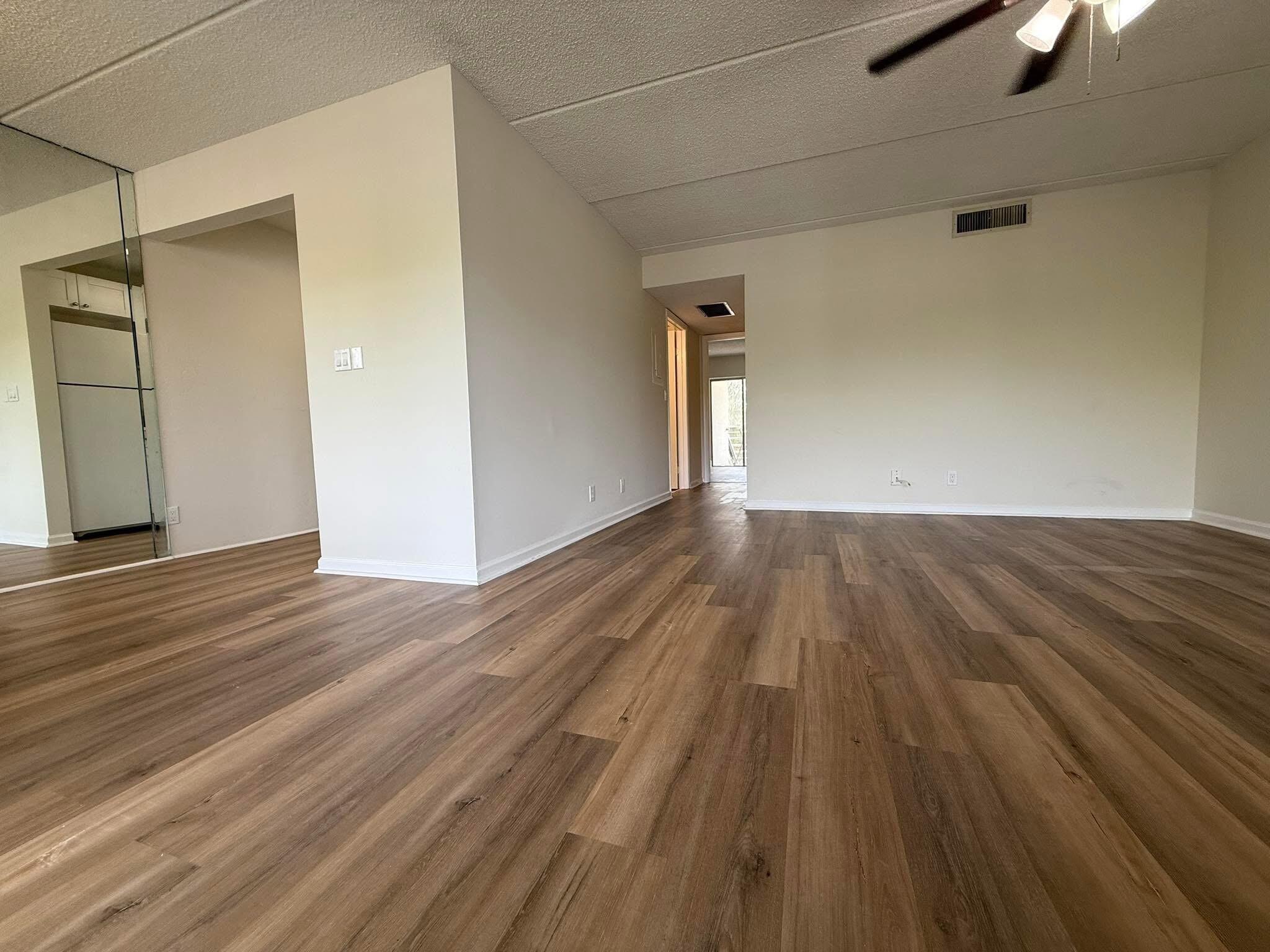 2000 Springdale Boulevard 204