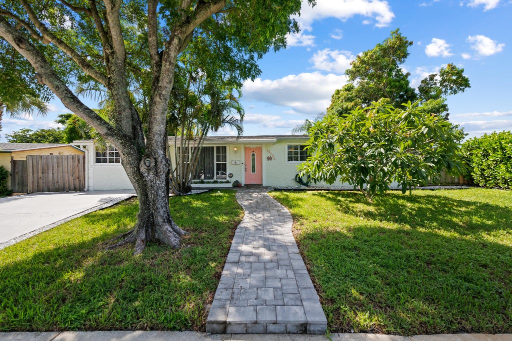 Photo of 12104 Hillman Drive, Palm Beach Gardens, FL 33410 (MLS # B26053142)