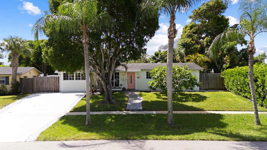 Photo of 12104 Hillman Drive, Palm Beach Gardens, FL 33410 (MLS # B26053142)