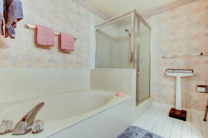 OAK HARBOUR CONDOS - Residential