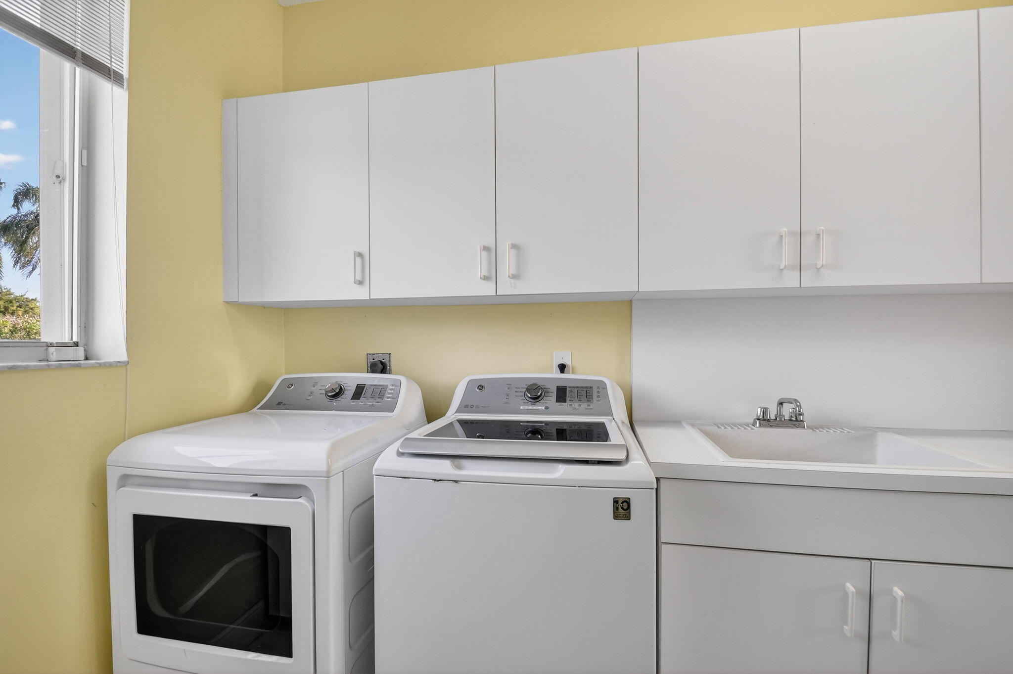 BREAKERS WEST - The Estates - Residential