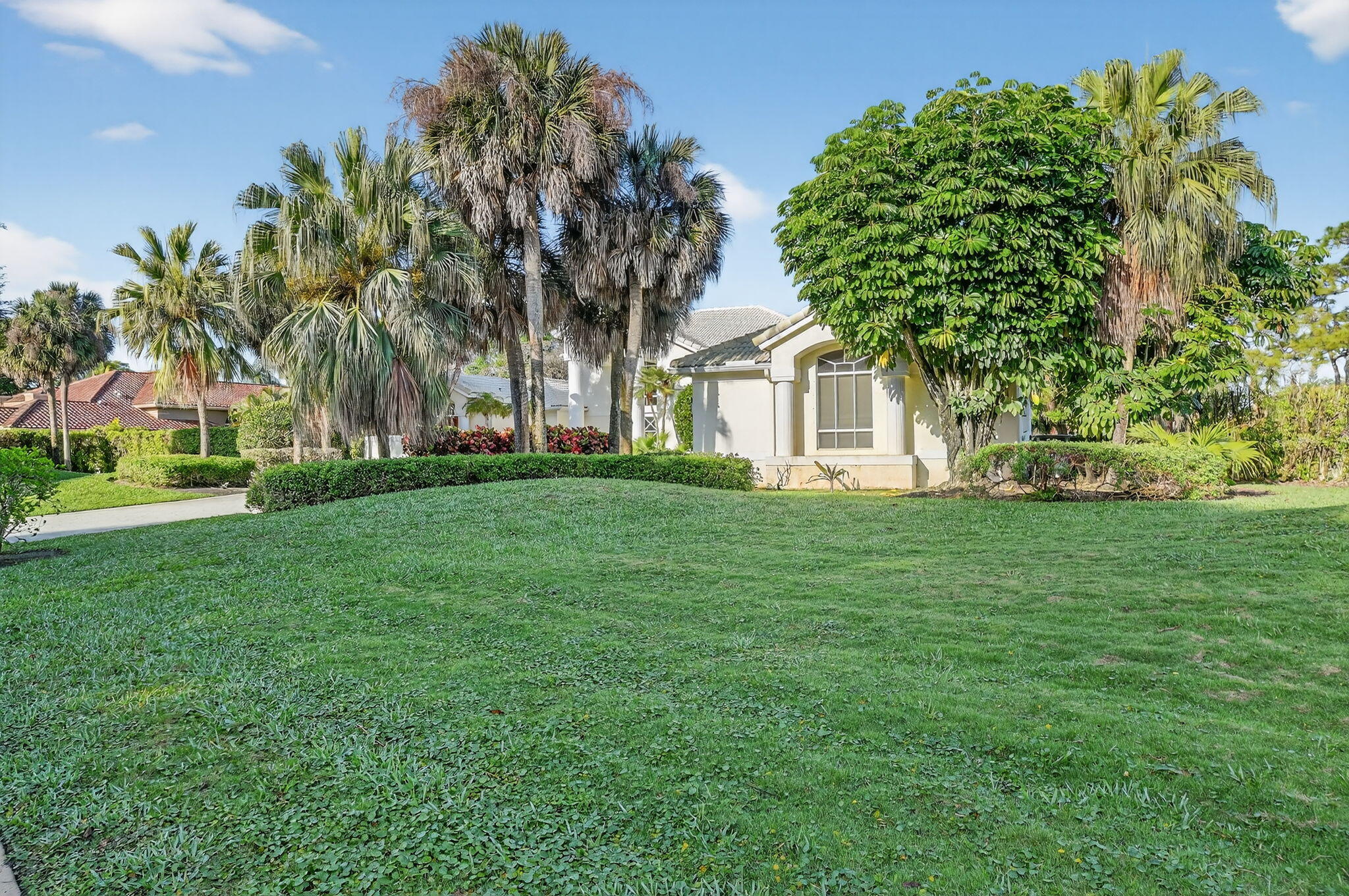 BREAKERS WEST - The Estates - Residential