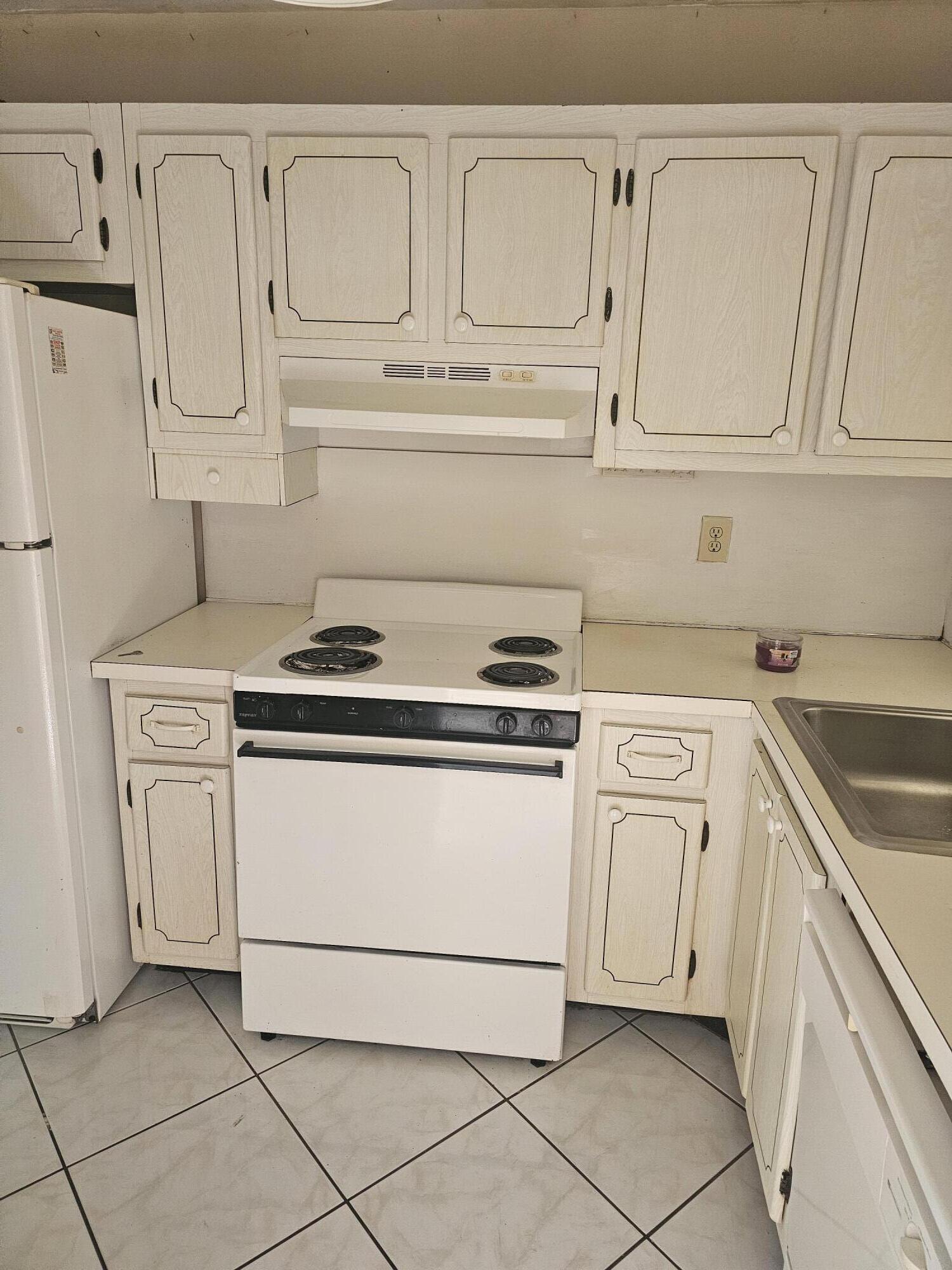 SUNRISE LAKES 27 CONDO - Residential