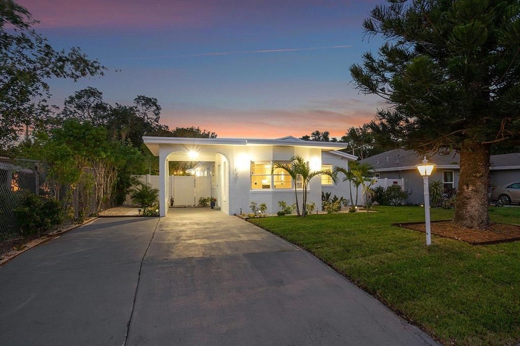 Photo of 123 NW 6th Avenue, Delray Beach, FL 33444 (MLS # R10711879)