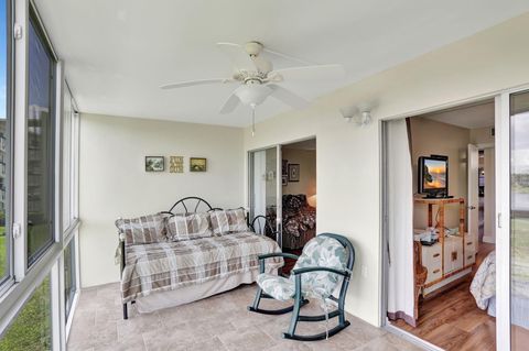 Condominium in Deerfield Beach FL 2103 Oakridge V 19.jpg