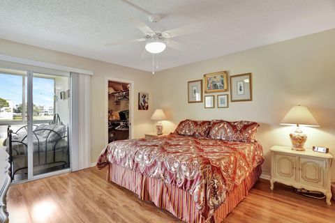 Condominium in Deerfield Beach FL 2103 Oakridge V 9.jpg