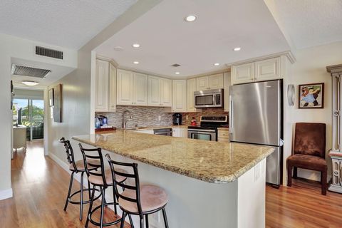 Condominium in Deerfield Beach FL 2103 Oakridge V 4.jpg