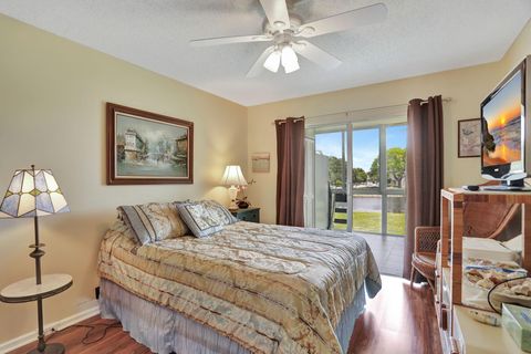 Condominium in Deerfield Beach FL 2103 Oakridge V 14.jpg