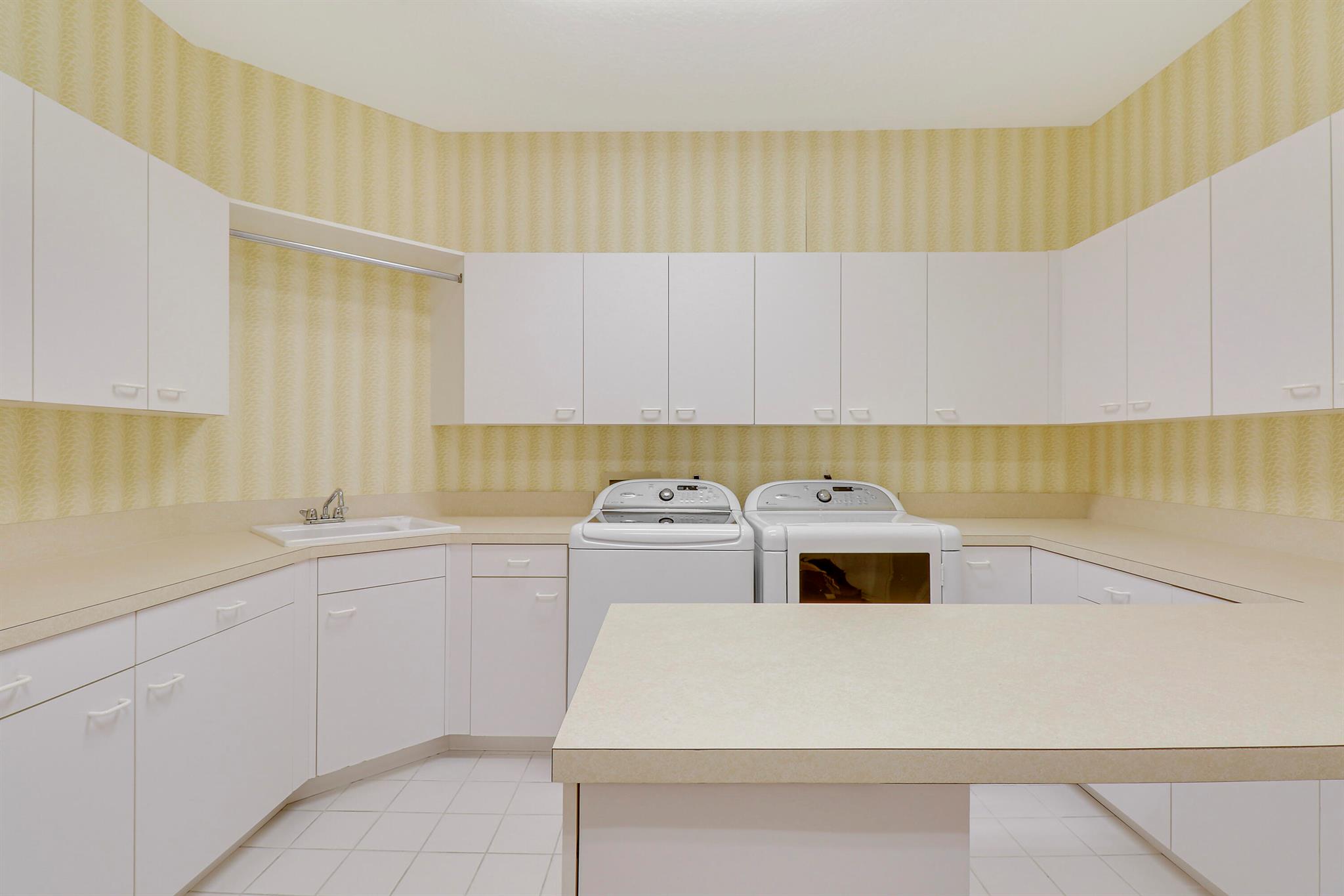 SAILFISH POINT - Residential